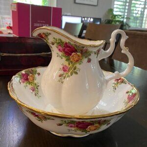 Royal Albert Old Country Roses 32 oz Water Ewer Pitcher Large Salad Serving Bowl